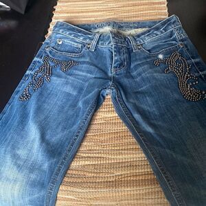 EUC Guess premium denim lots of detail 🤩size 27